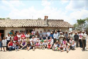 2006 Gehlen student team with El Esfuerzo villagers