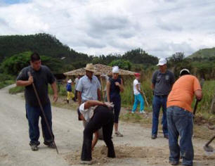 Briar Cliff Team & villagers dig trench across road